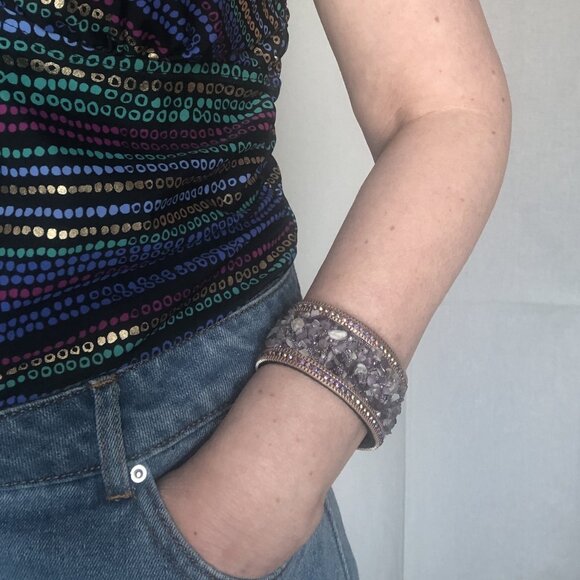 Natural Amethyst Chips Rhinestones Suede Leather Magnetic Clasp Bracelet - Picture 4 of 15